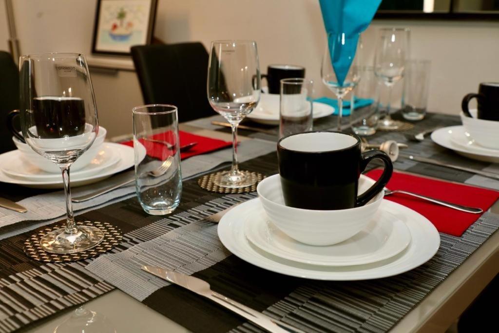 Aqua Dreams - Serviced Luxury Modern Belfast City Centre 2 Bed Apartment Dış mekan fotoğraf
