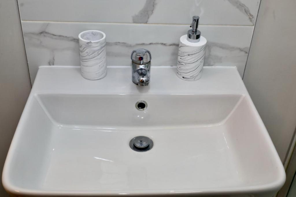 Aqua Dreams - Serviced Luxury Modern Belfast City Centre 2 Bed Apartment Dış mekan fotoğraf